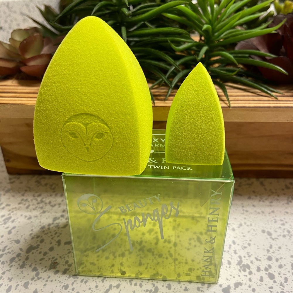 Henke and Henry foundation sponges